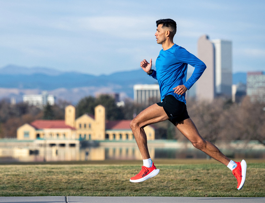 1 1発売 Hoka One Oneから全面リニューアルしたトライアスロンランにも最適な Carbon X 2 登場 Lumina Webマガジン