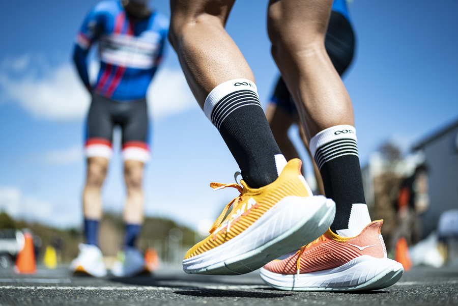 レースにはカーボンX3一択？ トライアスリート向けHOKA最新ガイド 